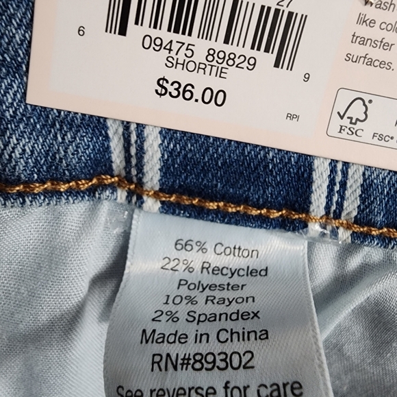 So womens jrs denim Jean shortie shorts striped sz 13 / 31w nwt - Picture 4 of 4
